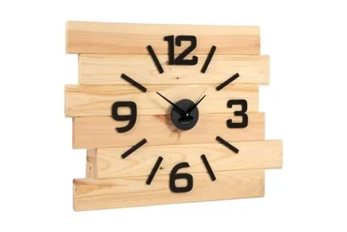 Wanduhr PALclock aus neuen Paletten