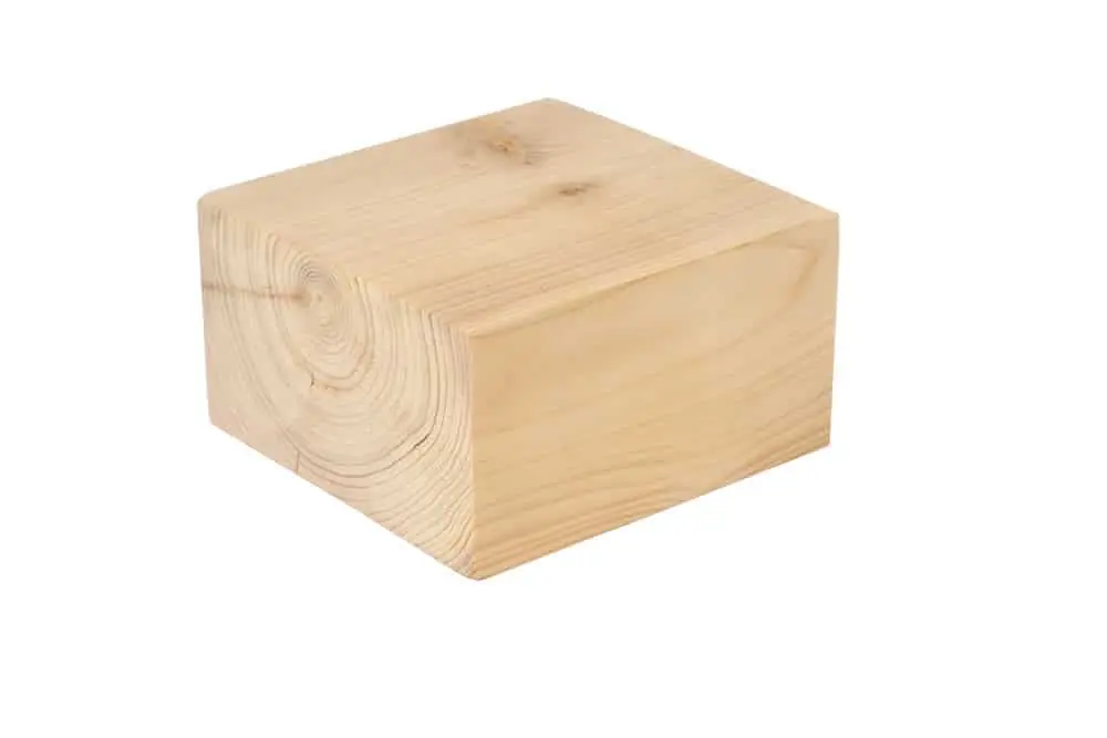 Neuer, grosser, gehobelter Palettenklotz